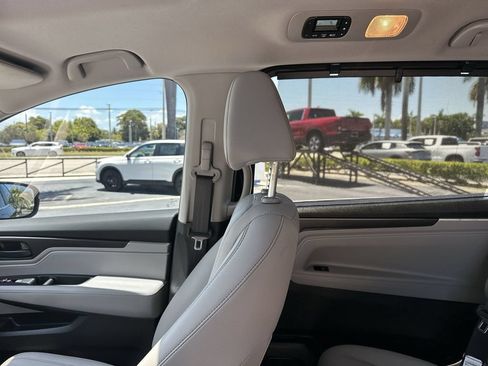 Certified 2024 Honda Odyssey EX-L image 12