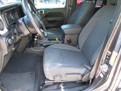 Used 2024 Jeep Gladiator Sport AWD/4WD image 18