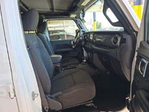 Used 2023 Jeep Wrangler Unlimited Sahara w/ Cold Weather Group AWD/4WD image 22