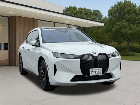 Used 2026 BMW iX xDrive45 w/ Premium Package image 4