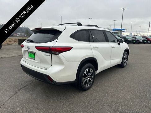 Used 2021 Toyota Highlander XLE image 4