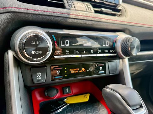 Used 2020 Toyota RAV4 TRD Off-Road w/ TRD Off-Road Weather Package AWD/4WD image 31
