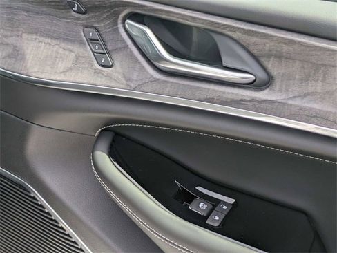 New 2024 Jeep Grand Cherokee Overland w/ Advanced Protech Group III image 37