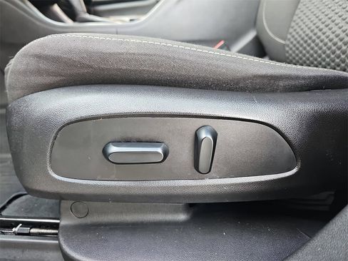 Used 2017 GMC Acadia SLE w/ Driver Alert Package I image 31