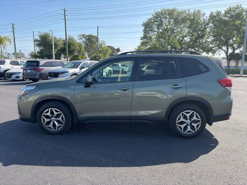 Used 2019 Subaru Forester Premium w/ All-Weather Package image 4
