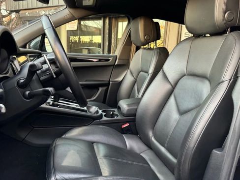 Used 2022 Porsche Macan image 11