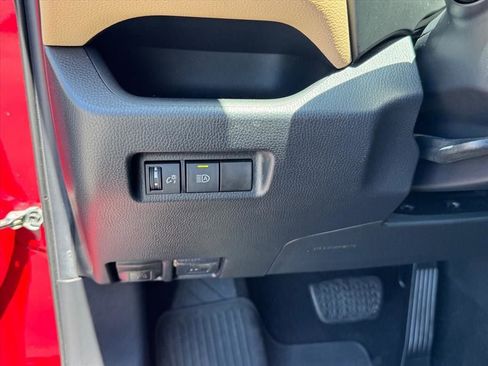 Used 2019 Toyota RAV4 LE AWD/4WD image 19