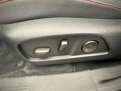 Certified 2025 Chevrolet Equinox RS w/ Safety and Technology Package AWD/4WD image 13