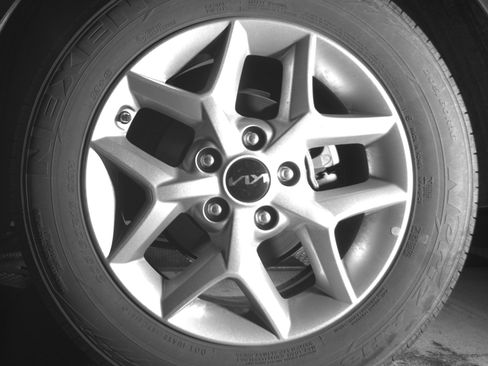 Used 2025 Kia Soul LX w/ LX Technology Package FWD image 14