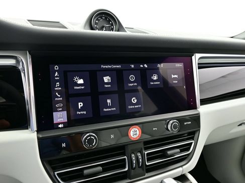 Certified 2026 Porsche Macan AWD/4WD image 10