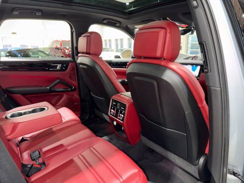 Used 2020 Porsche Cayenne image 64