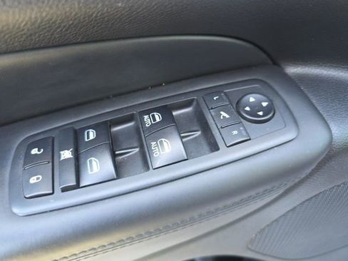 Used 2018 Jeep Grand Cherokee Overland image 13