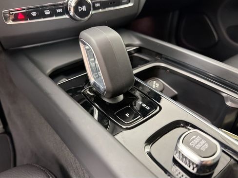 Certified 2025 Volvo XC60 B5 Plus AWD/4WD image 17
