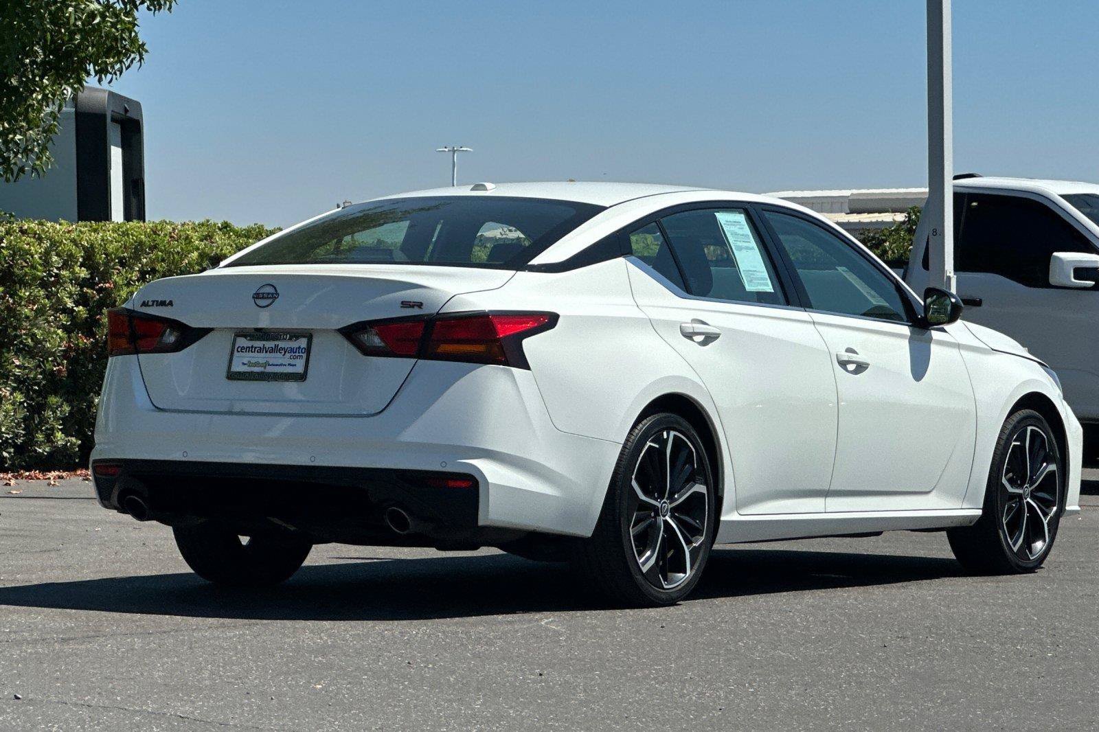 Certified 2024 Nissan Altima 2.5 SR FWD image 3