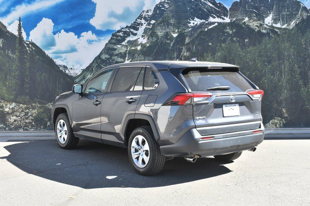 Used 2025 Toyota RAV4 LE AWD/4WD image 9