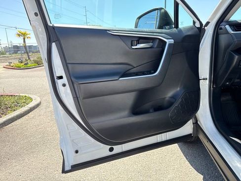 Used 2024 Toyota RAV4 XLE AWD/4WD image 18