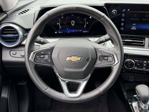Used 2024 Chevrolet Trax LT w/ Driver Confidence Package FWD image 13