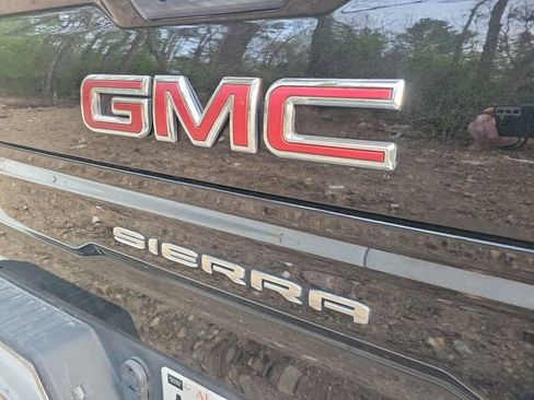 Used 2024 GMC Sierra 1500 SLT image 10