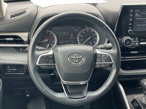 Used 2022 Toyota Highlander XLE FWD image 10