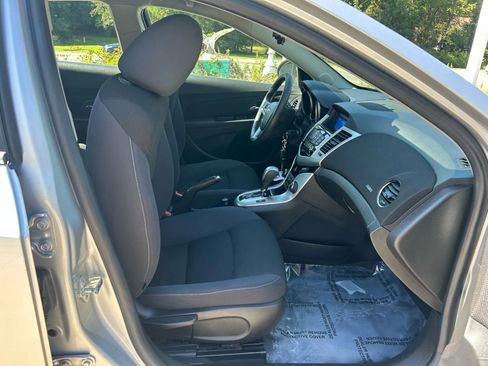 Used 2016 Chevrolet Cruze LT image 16