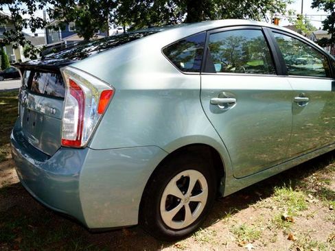 Used 2015 Toyota Prius Five image 9