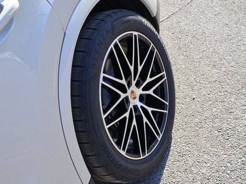 New 2026 Porsche Cayenne image 37