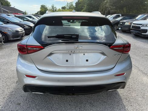 Used 2018 INFINITI QX30 Premium w/ Technology Package FWD image 4