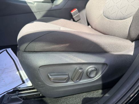 Used 2025 Toyota RAV4 XLE w/ Convenience Package image 25