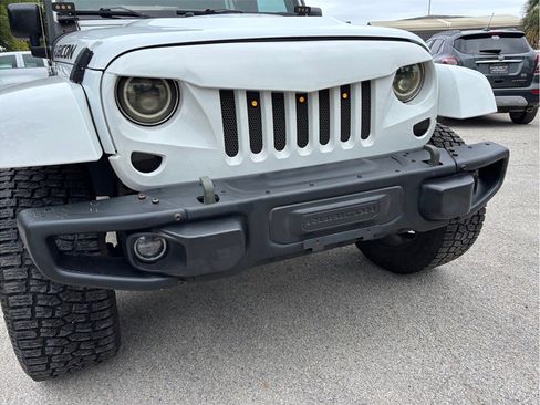 Used 2016 Jeep Wrangler Unlimited Rubicon AWD/4WD image 13