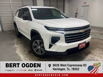Used 2025 Chevrolet Traverse LT