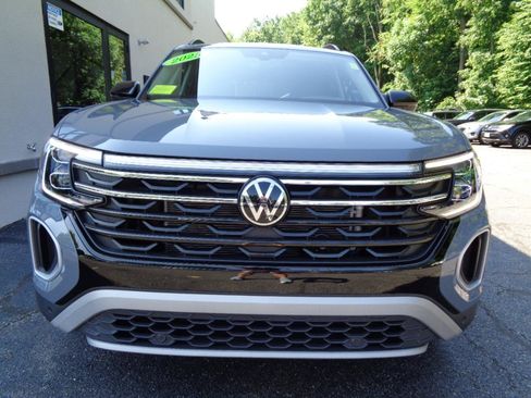Used 2025 Volkswagen Atlas Peak Edition SE AWD/4WD image 2