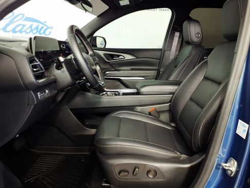 Used 2024 Chevrolet Traverse LT w/ Midnight/Sport Edition FWD image 7