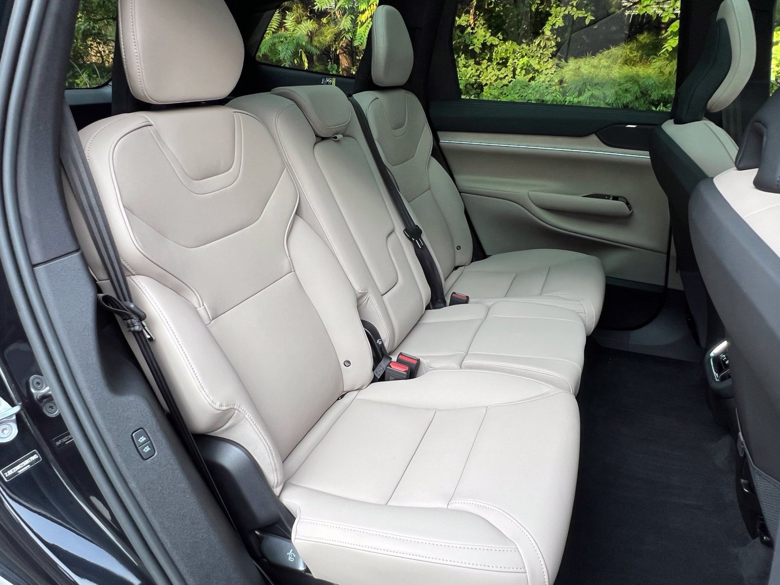 Used 2025 Volvo EX90 Plus AWD/4WD image 32