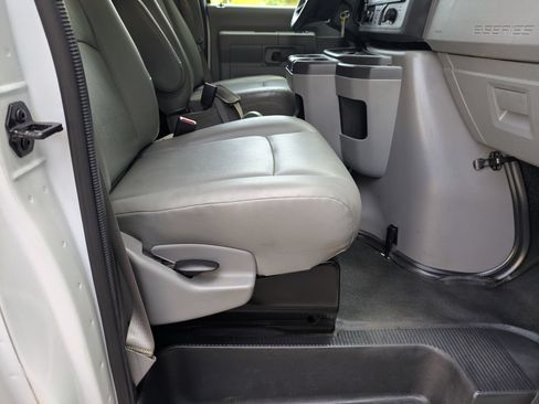 Certified 2024 Ford E-450 and Econoline 450 Super Duty w/ Power Windows & Locks Group RWD image 25