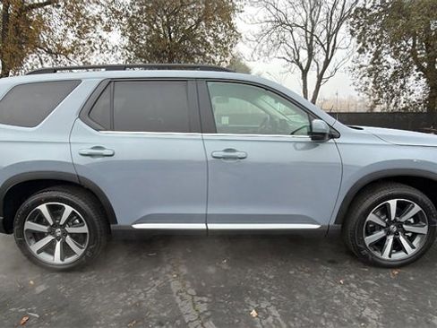 New 2025 Honda Pilot Touring image 3