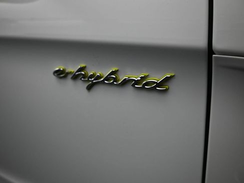 Used 2018 Porsche Panamera 4 image 32