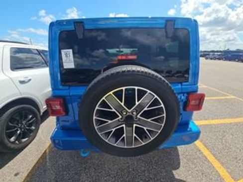 Used 2022 Jeep Wrangler Unlimited Sahara AWD/4WD image 6