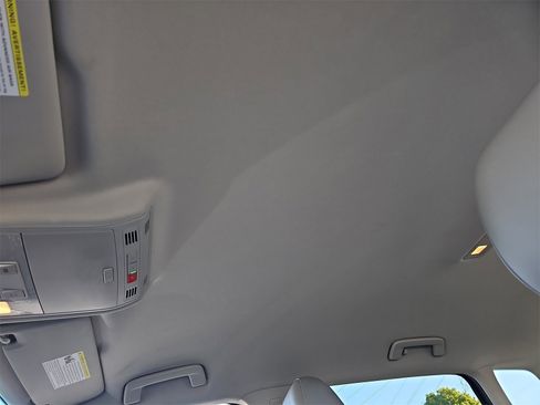 Used 2022 Volkswagen Taos SE image 29