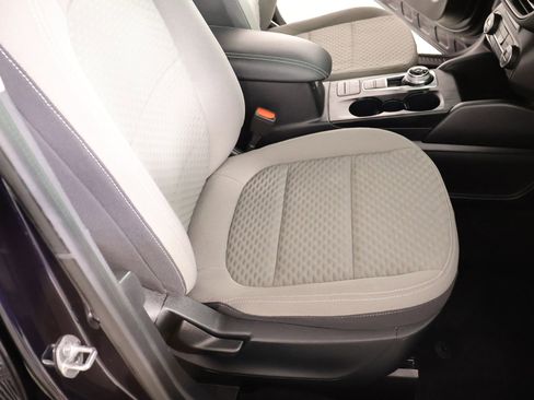 Used 2021 Ford Escape SE image 12