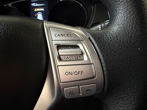 Used 2015 Nissan Rogue SV AWD/4WD image 7