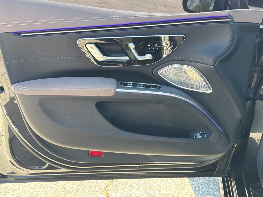 Used 2023 Mercedes-Benz EQS 580 4MATIC Sedan image 19