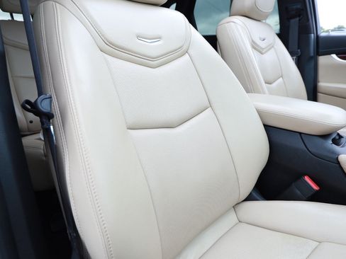 Used 2017 Cadillac XT5 Premium Luxury FWD image 30