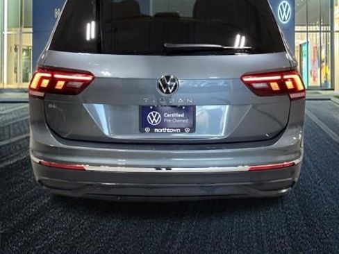 Used 2024 Volkswagen Tiguan SE w/ Panoramic Sunroof Package FWD image 7