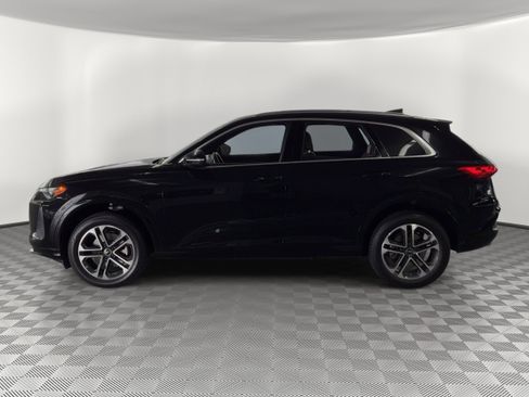 Certified 2025 Audi Q5 Premium w/ 19" Wheel Package AWD/4WD image 2