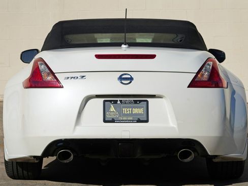 Used 2010 Nissan 370Z Touring RWD image 10