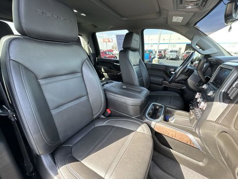 Certified 2022 GMC Sierra 3500 Denali w/ Denali Black Diamond Edition AWD/4WD image 24
