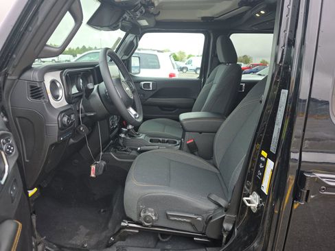 Used 2025 Jeep Wrangler Unlimited Sahara w/ Safety Group AWD/4WD image 7