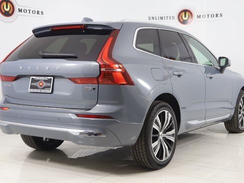 Used 2022 Volvo XC60 B5 Inscription w/ Climate Package image 3