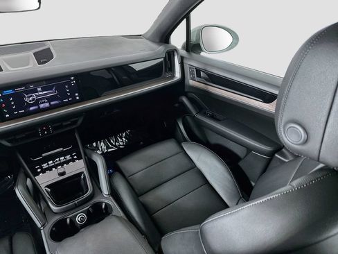Certified 2024 Porsche Cayenne AWD/4WD image 26