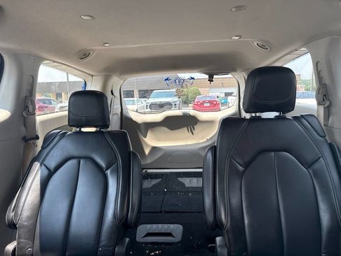 Used 2021 Chrysler Voyager Lxi FWD image 6